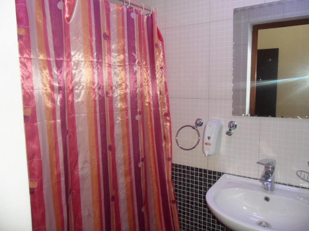 Kuze Hostel Алма Ата Екстериор снимка